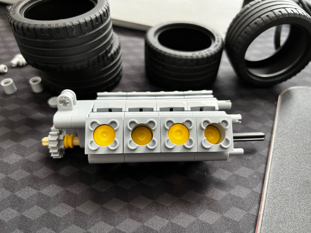 V8 z 42111 LEGO