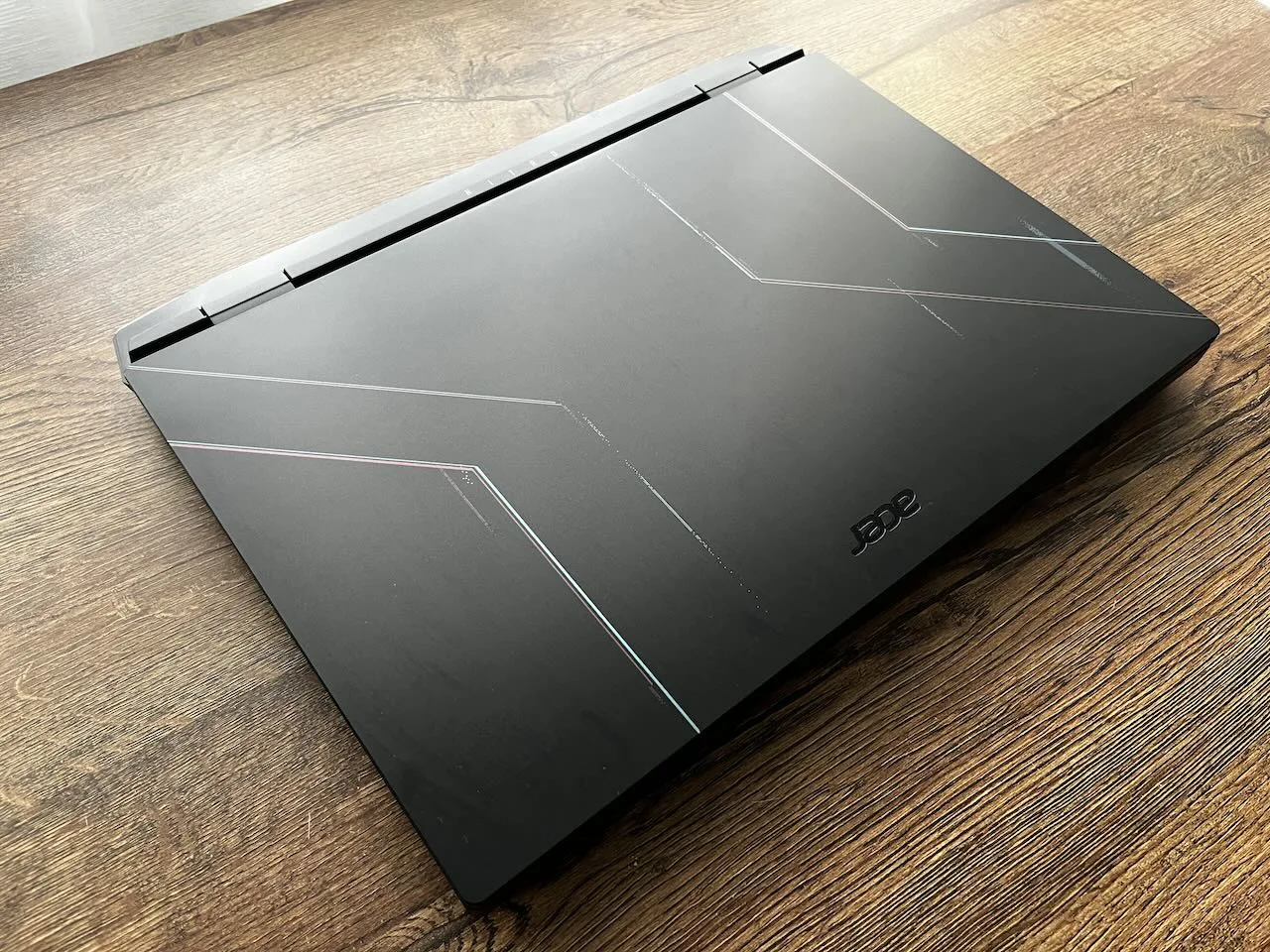 ACER NITRO 5 2022 zamknięta obudowa