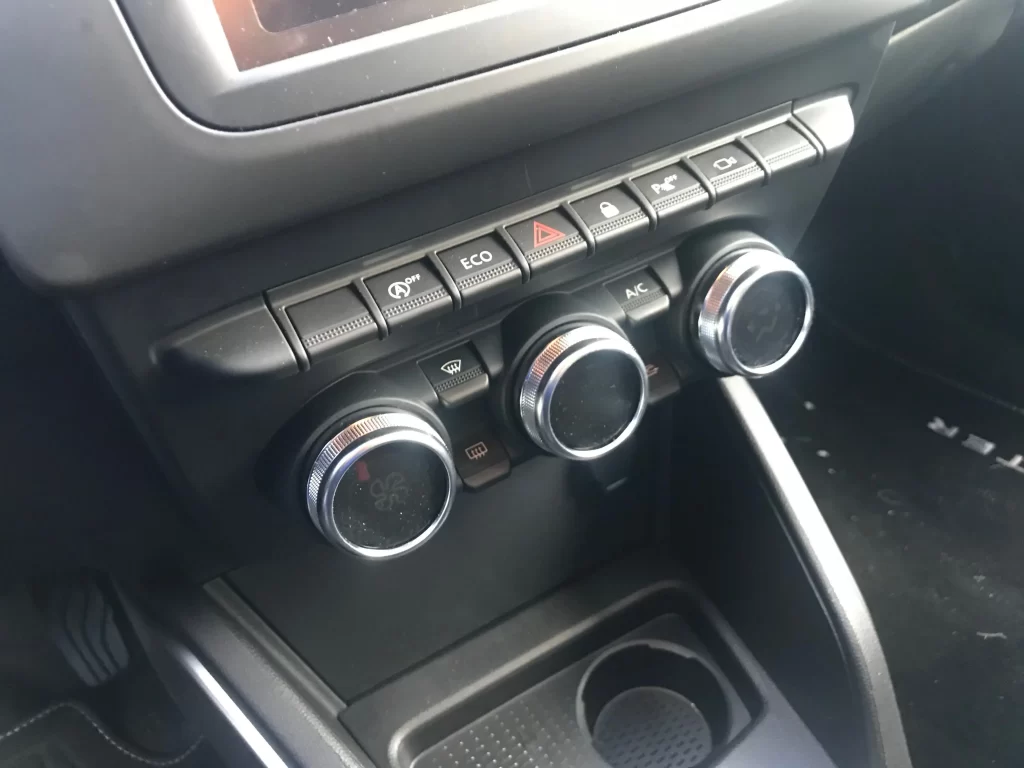 Duster panel klimatyzacji