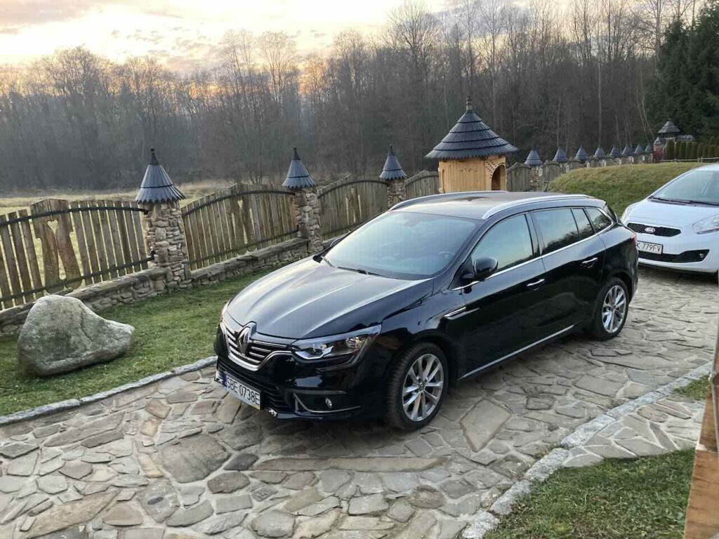 Megane IV w Środku Lasu