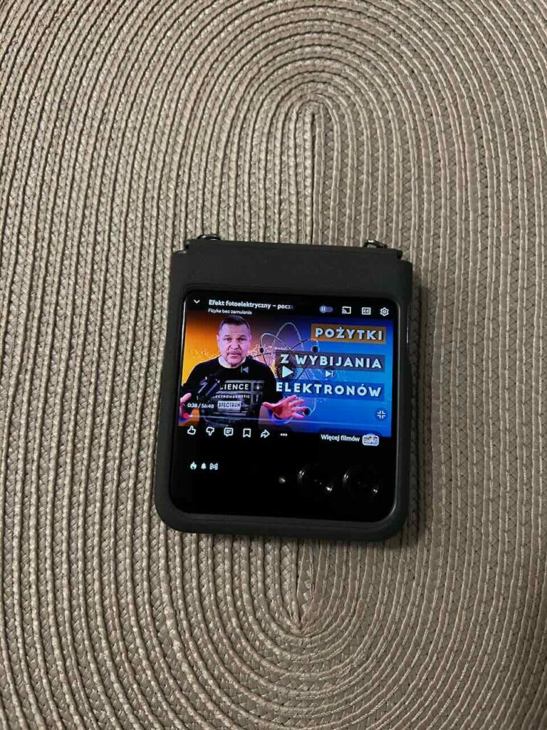 mały ekran Motorola RAZR50