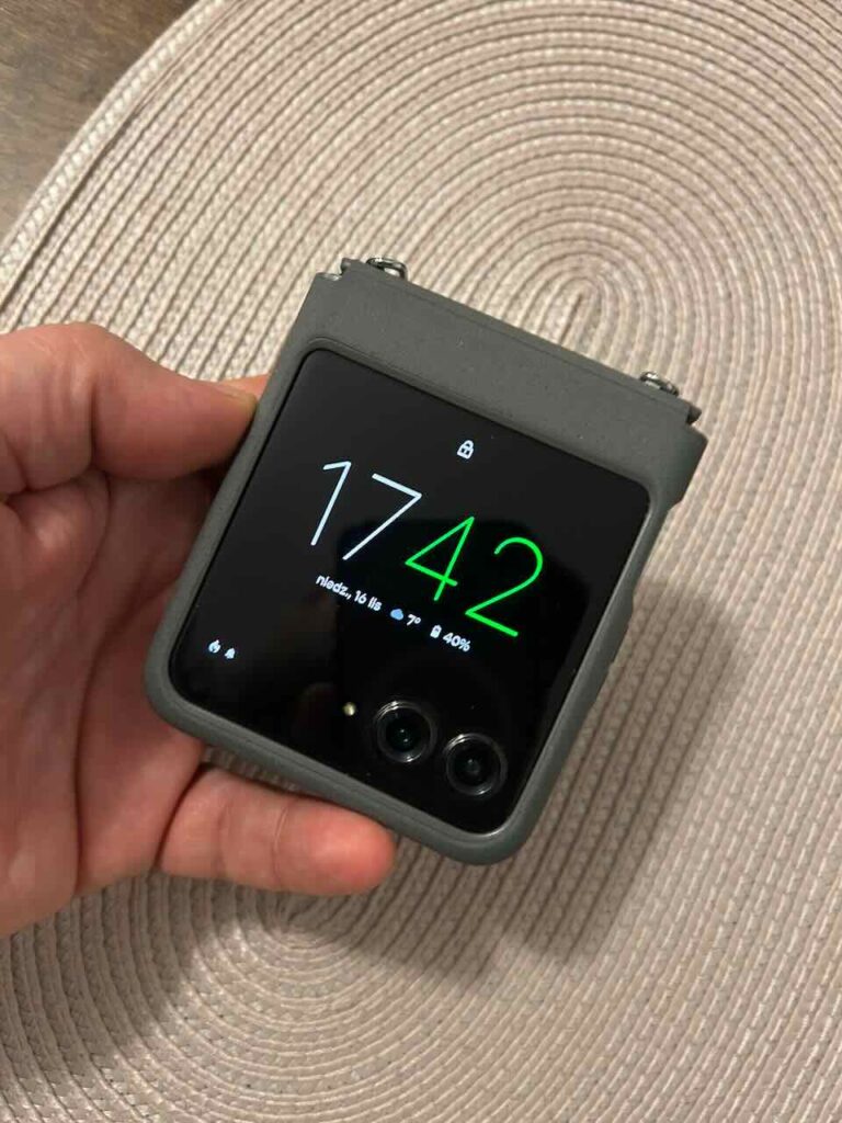 mały ekran Motorola RAZR50