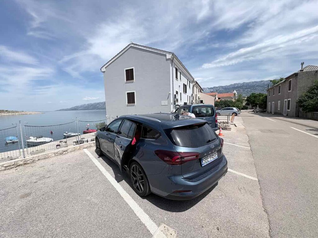 Parking BeeApartamenty Vinjerac